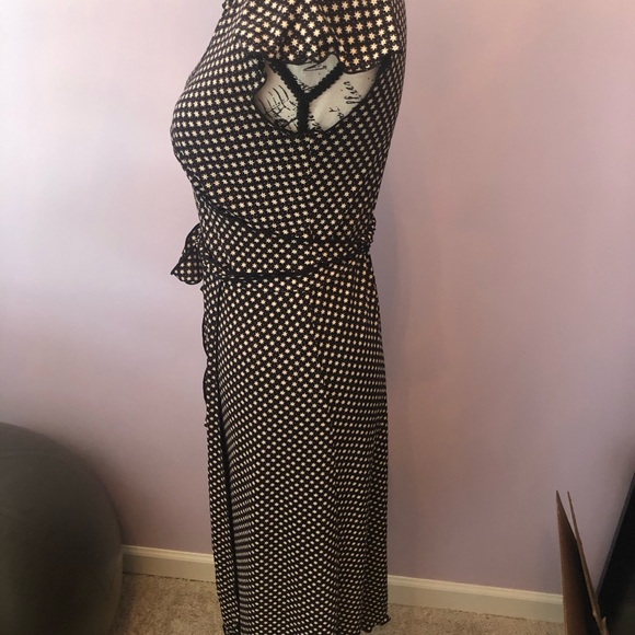 Max Studio ladies medium dress runs small. Tag is faded. Stretchy - Picture 7 of 11